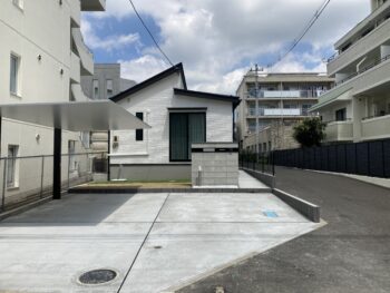 仙台市青葉区、24坪2LDK＋ワークスペース＋サウナ、まねき屋根のシンプルな平屋